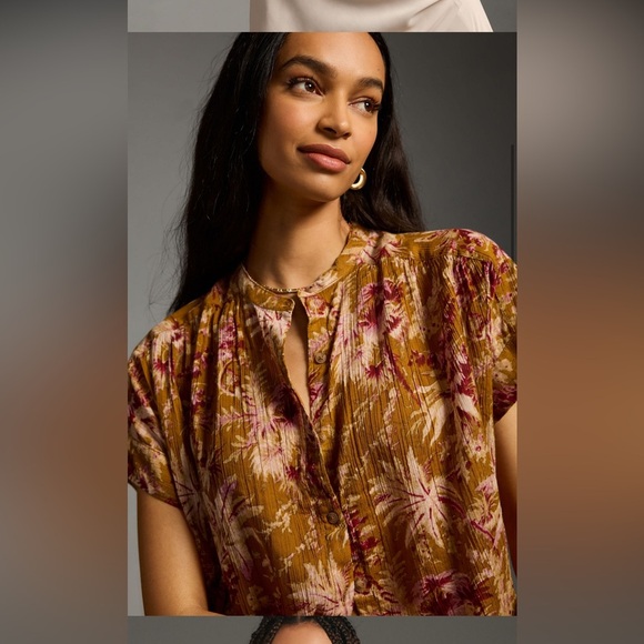 PILCRO BY ANTHROPOLOGIE Short-Sleeve Batwing
Buttoned Blouse - Picture 4 of 12